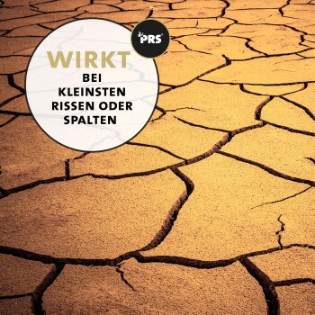 Eine rissige, trockene Erdoberfläche mit einem runden Etikett, das "WIRKT BEI KLEINSTEN RISSEN ODER SPALTEN" und das PRS-Logo zeigt.