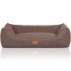 Braunes Haustierbett mit einem weichen, gepolsterten Design und einem Lederlogo-Patch, geeignet für Hunde oder Katzen.
