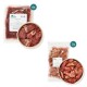 Rohe Putenherzen und -hälse für Haustiere in vakuumversiegelten Packungen mit den Aufdrucken „4x“ und „3x“ sowie Schüsseln mit Fleisch.