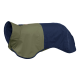 Ein Hundemantel mit einem zweifarbigen Design in Olivgrün und Marineblau, mit hohem Kragen und einer Seitentasche.