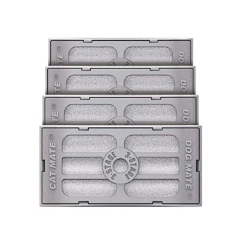 Drei Ersatzfilter mit der Bezeichnung "CAT MATE" und "DOG MATE", die übereinander gestapelt sind und für Haustier-Wasserbrunnen konzipiert wurden.