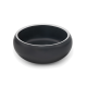 Schwarze Haustierfutterschüssel mit sleekem Design und silbernem Rand, auf einem weißen Hintergrund präsentiert.