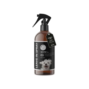 Braune Sprühflasche mit der Aufschrift "Leave In Spray White Plus 03" für Hunde, mit Bild eines lächelnden weißen Hundes und einem 500-ml-Etikett.