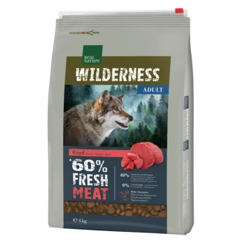 Hundefuttertüte mit der Aufschrift "Real Nature Wilderness Adult", die einen Wolf und frisches Fleisch zeigt, mit der Angabe "60% Frisches Fleisch" und "4 kg."