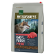 Hundefuttertüte mit der Aufschrift "Real Nature Wilderness Adult", die einen Wolf und frisches Fleisch zeigt, mit der Angabe "60% Frisches Fleisch" und "4 kg."