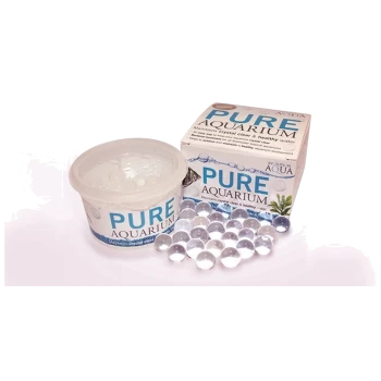 Contenant du produit "Pure Aquarium" avec des perles de gel transparent, favorisant une eau cristalline et saine pour les aquariums.