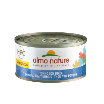 Dosenfutter für Haustiere, beschriftet mit "almo nature" und dem Text "Complete" und "Tonno con Zucca" (Thunfisch mit Kürbis) in mehreren Sprachen.