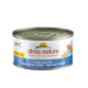 Dosenfutter für Haustiere, beschriftet mit "almo nature" und dem Text "Complete" und "Tonno con Zucca" (Thunfisch mit Kürbis) in mehreren Sprachen.