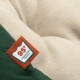 Eine Nahaufnahme eines Haustierbettes mit einem grünen Stoffrand und einem weichen beigen Innenraum, mit einem Etikett, das '95° Medizinische Reinheit' liest.