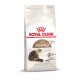 Nourriture pour chats Royal Canin Senior Ageing pour les chats de 12 ans et plus, avec un design brun et blanc et une illustration de chat ainsi que des allégations nutritionnelles.
