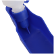 Blaue Kunststoff-Wasserflasche für Haustiere mit einem Auslass, entworfen für einfaches Ausgießen, in einem passenden blauen Halter platziert.