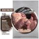 Bol rempli de diverses viandes crues, y compris du bœuf, du sanglier, du bison, de l'agneau et du porc, aux côtés de viandes d'organes et de sardines entières.