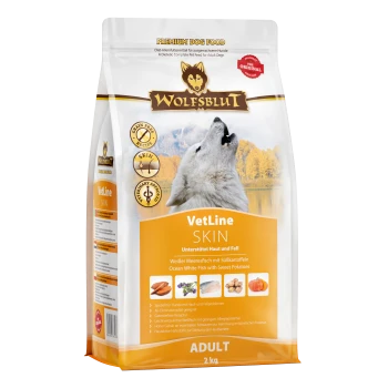 Premium 2 kg Hundefutterbeutel beschriftet mit "WOLFSBLUT VetLine SKIN," mit einem heulenden Wolf und Details zu Meeresweißfisch und Süßkartoffeln.