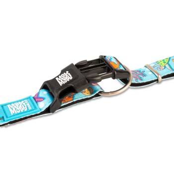 Blaues Haustierhalsband mit buntem Fischdesign, schwarzer Kunststoffschnalle, Metallring und „Max & Molly“ Branding.
