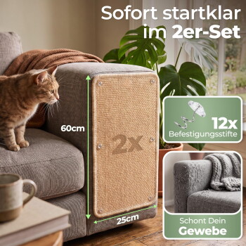 Katze auf Sofa neben angebrachtem Sisal-Kratzpad (60×25 cm) mit Hinweis: Sofort startklar im 2er-Set, 12x Befestigungsstifte.