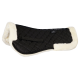 Schwarzer, gesteppten Haustiermantel mit einer weichen weißen Fleece-Fütterung und einem verstellbaren Riemen, mit dem Markennamen "Equinate" am Kragen.