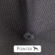 Nahaufnahme eines schwarzen Stoffes mit sichtbarem Nähdetail und dem Wort "POINTER" neben einer Silhouette eines Pointerhundes.