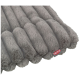 Graues plüschiges Haustierbett mit einem gesteppten Design, mit einem roten Trixie-Logoschild an der Seite.