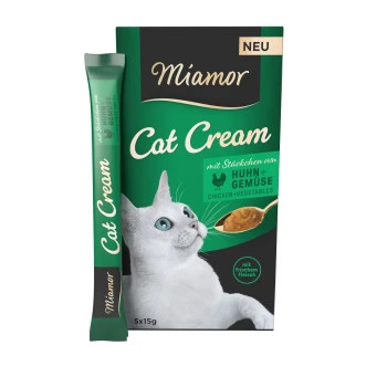 Emballage de Miamor Cat Cream mettant en avant un chat blanc aux yeux bleus, étiqueté "mit Stückchen von Huhn + Gemüse" (avec des morceaux de poulet + légumes).