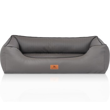 Grau Haustierbett mit einem gesteppten Innenraum und einem lederähnlichen Äußeren, mit einem kleinen Logo-Patch mit der Aufschrift "KNUFFELWUFFS."