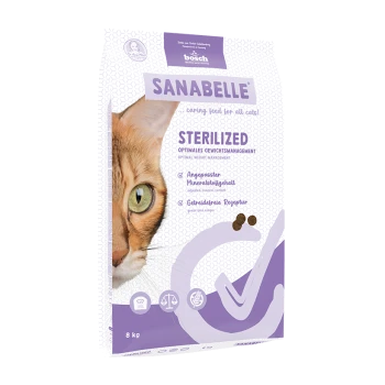 Die Verpackung für Katzenfutter zeigt das Gesicht einer Katze, beschriftet mit "SANABELLE STERILIZED" mit Details zur Gewichtskontrolle und Ernährung.