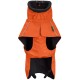 Helle orangefarbene Hundejacke mit hohem Kragen und schwarzem Fleece-Futter, mit verstellbaren Riemen und reflektierenden Details.