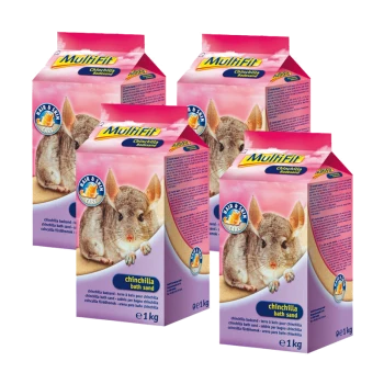 Vier Boxen mit MultiFit Chinchilla-Badesand, jede mit einem Chinchilla auf der Vorderseite und mit 1 kg beschriftet.