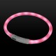Ein leuchtendes pinkes LED-Haustierhalsband mit einem weißen Steuerknopf, vor einem schwarzen Hintergrund präsentiert.