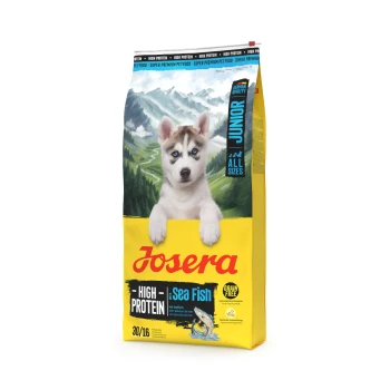 Josera Junior proteinreiches, getreidefreies Hundefutter mit Meeresfisch, Verpackung mit Bergkulisse und Hundepfoten auf gelbem Hintergrund.
