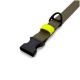 Olivfarbenes Haustierhalsband mit schwarzer seitlich zu öffnender Schnalle, schwarzem D-Ring und neon-gelbem Schieber vor weißem Hintergrund.