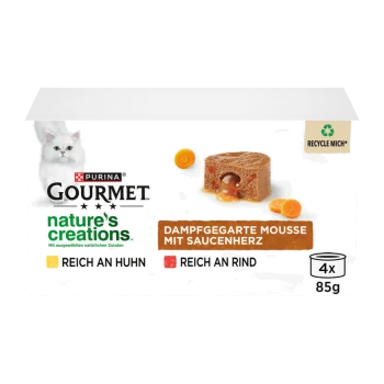 Purina Gourmet Katzenfutterbox mit weißer Katze und sämiger Mousse; Text 'DAMPFGEGARTE MOUSSE MIT SAUCENHERZ', 4x85 g.