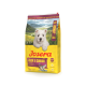 Josera Junior Mini Ente & Lachs Hundefutterbeutel mit weißem Welpen und malerischem Bergpanorama im Hintergrund.