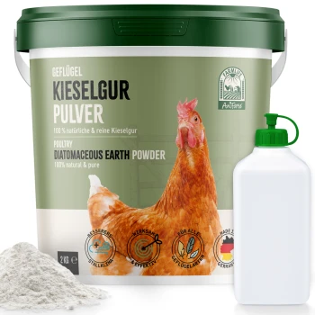 Behälter mit Geflügel-Diatomeenerde-Pulver (2 kg) mit einem Hühnerbild, beschriftet mit "100% natürlich & rein", neben einer weißen Flasche.