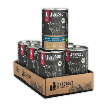 Sechs Dosen LIEBESGUT Hundefutter (Bio-Rind) mit Kuh-Illustration in einer Pappschale; Etiketten: LIEBESGUT und BIO.
