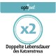 OptiPet-Logo über einem runden Abzeichen mit der Aufschrift "x2" und dem Text "Doppelte Lebensdauer des Katzenstreus," was auf die doppelte Lebensdauer von Katzenstreu hinweist.