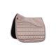 Beige, gestepptes Sattelpad mit glatter Textur und schwarzer Unterseite, mit einem Logo und einem eleganten Design.