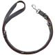 Eine braune und graue Hundeleine mit gepolstertem Griff und Metallclip, entworfen für Komfort und Haltbarkeit.