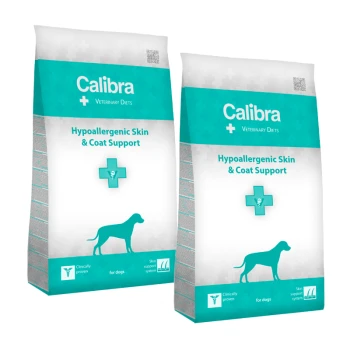 Canine Hypoallergenic Skin&Coat Support 2x2 kg Calibra Veterinary Diets Taschen für Hunde, beschriftet mit "Hypoallergen Haut- & Fellunterstützung," mit einem blauen Kreuz und Hundesilhouette.