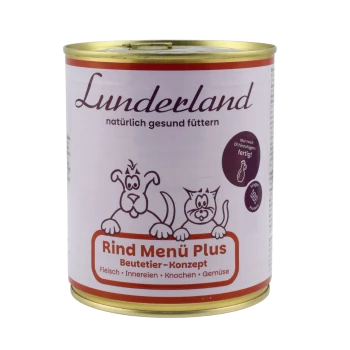 Sechs gestapelte Dosen Lunderland-Tiernahrung mit Aufschrift 'Rind Menü Plus', Hunde- und Katzenillustration und goldenen Deckeln.