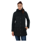 Eine Frau in einer schwarzen wasserdichten Jacke mit Kapuze, die über Reißverschlusstaschen und eine Knopfleiste verfügt, steht selbstbewusst da.