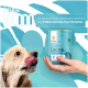 Ein glücklicher Hund leckt sich die Lippen neben einer Hand, die Balloony's Sensitive Lachs- & Truthahn-Hundefutter hält, mit Vertrauensschriftzug auf Deutsch.