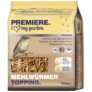 Eine 500 g Tüte "Premiere I Love My Garden" Mehlwürmer-Topping, mit einem kleinen Vogel auf einem Ast und einem transparenten Fenster, das die Mehlwürmer im Inneren zeigt.