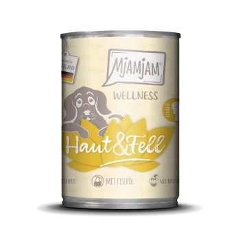 Dosenfutter für Hunde mit der Aufschrift "Mjamjam Wellness Haut & Fell", mit einem Cartoon-Hund und Symbolen, die anzeigen, dass es getreidefrei ist und Fischöl enthält.