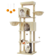 Ein beiger Katzenbaum mit drei Katzen: einer grauen Katze in einer Nische, einer flauschigen braunen Katze auf einem Regal und einer weißen Katze mit orangefarbenen Flecken.