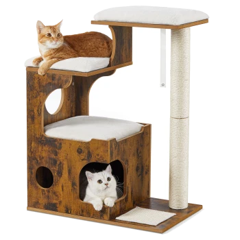 Zwei Katzen entspannen auf einem Holz-Katzenbaum; eine orangefarbene Tabby liegt oben, während eine weiße Katze aus einem gemütlichen Versteck späht.