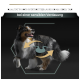 Ein glücklicher Australian Shepherd steht vor einem dunklen Hintergrund mit Pfeilen und Text, der hochwertiges Futter für empfindliche Verdauung bewirbt.