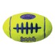 Jouet KONG AirDog en forme de ballon squeaker jaune-vert vif avec lacets violets.