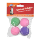 Vier kleurrijke katten speelgoedballen in een doorzichtige verpakking, met groene, roze, paarse en blauwe kleuren, gelabeld 'Speelgoed voor Katten.'