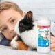 Beaphar Geruchs Stopper Flasche zur Kontrolle von Haustiergerüchen, mit einem Kaninchen und einem Meerschweinchen auf dem Etikett, mit Text, der die probiotischen Vorteile hervorhebt.