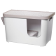 Witte en beige kattenbak met een patroon op het deksel en een zijopening voor gemakkelijke toegang tot de kattenbak binnenin.